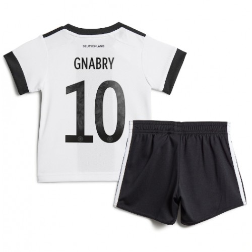 Tyskland Serge Gnabry #10 kläder Barn VM 2022 Hemmatröja Kortärmad (+ korta byxor) Tyskland Serge Gnabry #10 kläder Barn VM 2022 Hemmatröja Kortärmad (+ korta byxor)